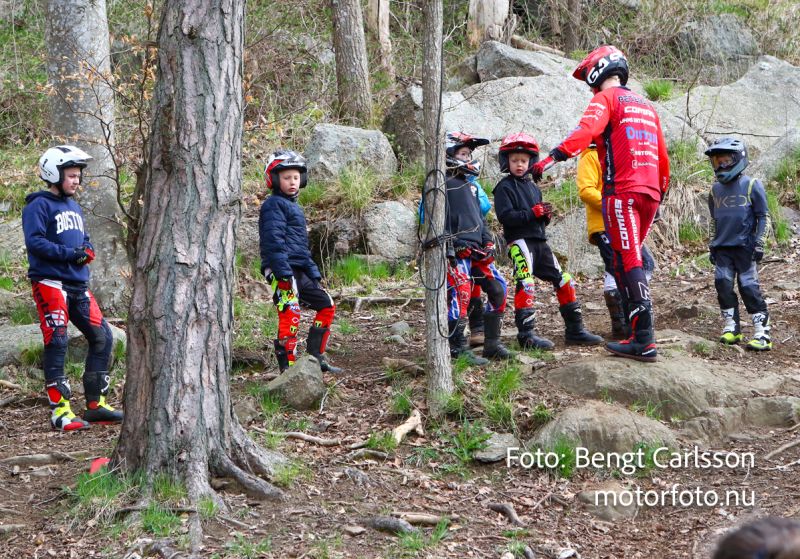 Preload previous image